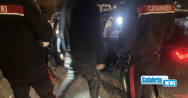 Tortora, 41enne pizzicato in flagranza mentre svaligiava appartamenti