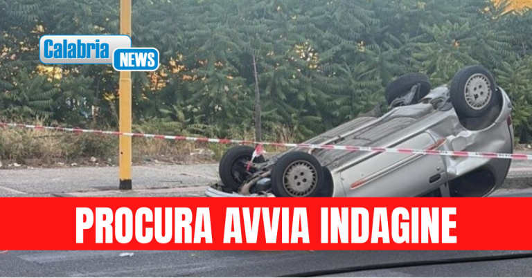 Cosenza, muore una 65enne dopo impatto tra due auto: illesa la nipotina di 10 anni