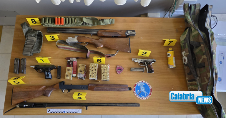 VIDEO-Operazione della Polizia tra Catanzaro città e Lido: sequestrate armi e materiale per lo spaccio