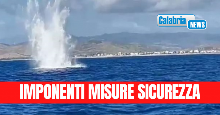 Cirò Marina, bagnanti segnalano 2 ordigni bellici vicino spiaggia: oggi sono stati fatti brillare in mare