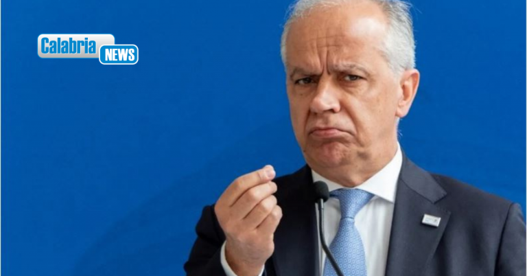 Il ministro Piantedosi accusato di ingresso illegale in Libia e respinto con delegazione Ue