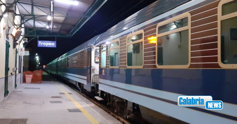 Ogni sabato di luglio e agosto 4 nuovi collegamenti serali di Trenitalia lungo la Costa degli Dei