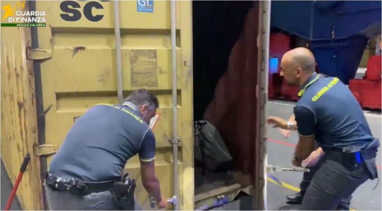 VIDEO-Sequestrati 417 chili di droga nel porto di Gioia Tauro: scoperti da Guardia di finanza in un container