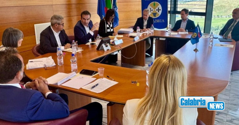 Welfare: Giunta regionale approva rafforzamento servizi sociali e sostegno caregiver familiari