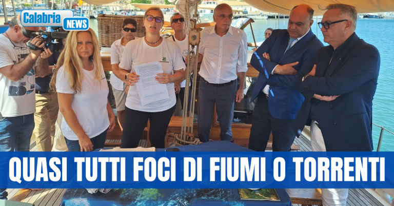 Monitoraggio di Goletta Verde lungo le coste calabre: 13 punti su 23 risultano oltre i limiti di legge