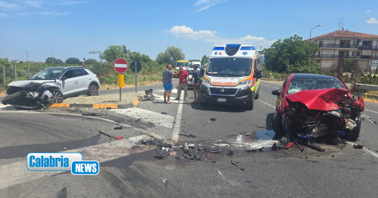 Nuovo incidente sulla SS106 allo svincolo di ‘Boscarello” a Corigliano-Rossano: due feriti