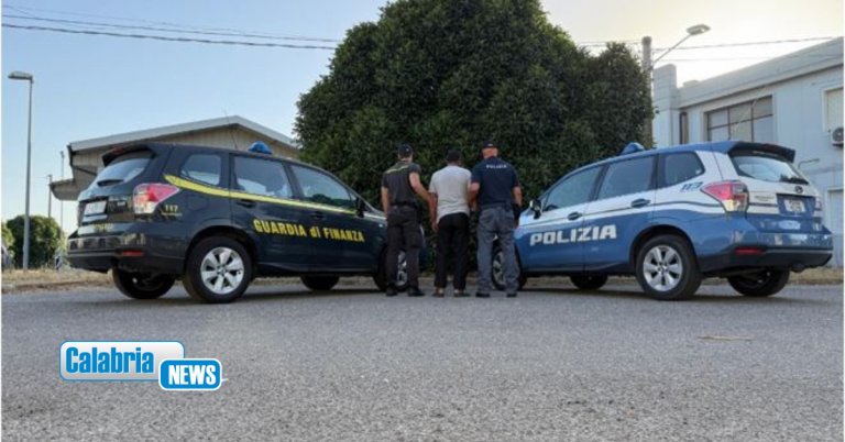 Crotone, sbarco migranti del 22 luglio: Polizia e Guardia di Finanza arrestano scafista iraniano