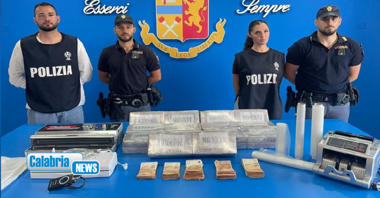 VIDEO-Rosarno, 30 Kg di droga nascosti in una statua: arrestato 42enne e sequestrati 25mila euro