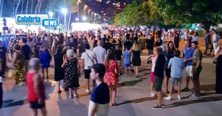 Sindaco Praia a Mare impone coprifuoco per under 14: devono tornare a casa entro le 00.30