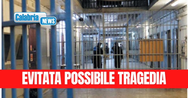 Vibo Valentia, detenuto appicca incendio nel carcere: 8 agenti della Penitenziaria in ospedale
