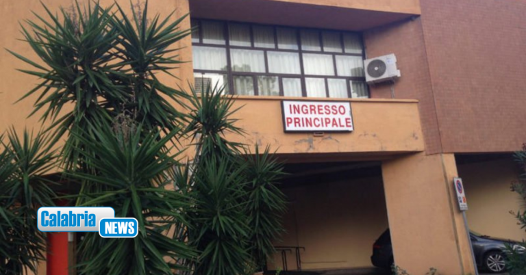 Cetraro, neonata morta in ospedale: giovani genitori denunciano, indagati ginecolo e medico