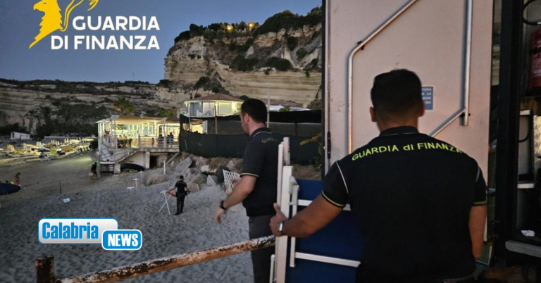 Stabilimenti balneari abusivi a “Baia di Riaci”: sequestrati 5mila mq, scoperti tanti lavoratori “in nero”