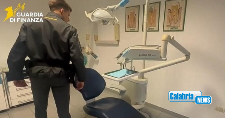 Scoperto un falso dentista nel Cosentino: sequestrato lo studio e denaro contante