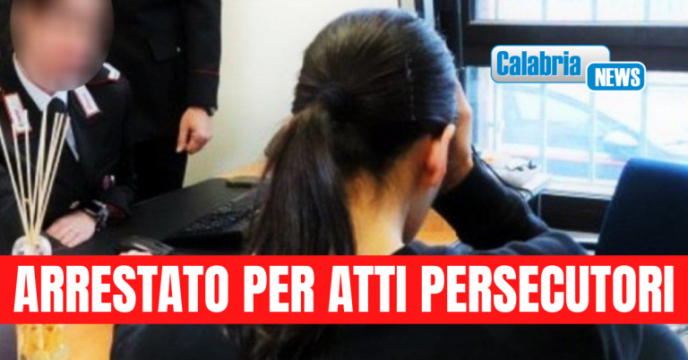 Crotone, ragazza dai Carabinieri: fidanzato la minaccia anche mentre è in caserma per la denuncia