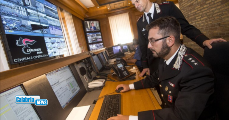 Minore telefona al 112, ‘papà picchia la mamma, intervenite’: 33enne di Borgia arrestato in flagranza