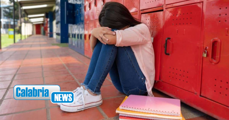 Bovalino, lettera di una madre: mia figlia vittima di bullismo a scuola
