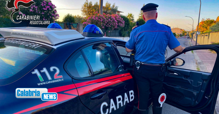 Reggio Calabria, tenta di evitare controllo dei Carabinieri ma viene fermato e arrestato per spaccio
