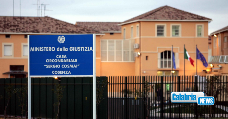 Sequestrati 50 cellulari e droga nel carcere di Cosenza, Sappe: è allarme sicurezza