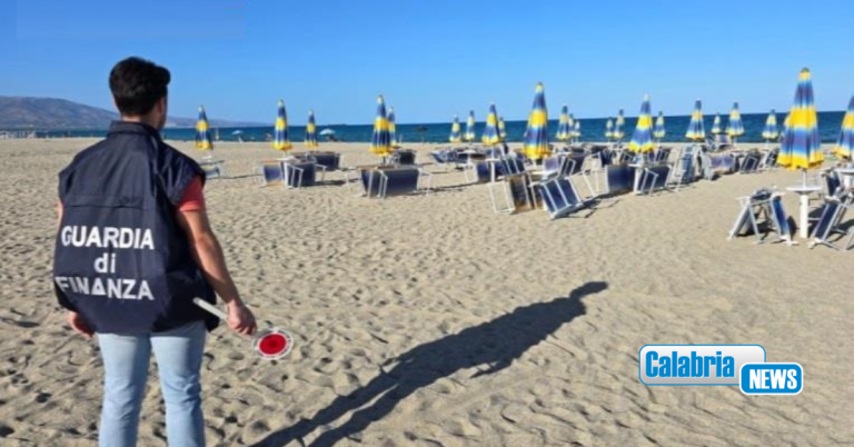 Cariati, sequestrato lido fittizio su tratto spiaggia libera: due persone denunciate