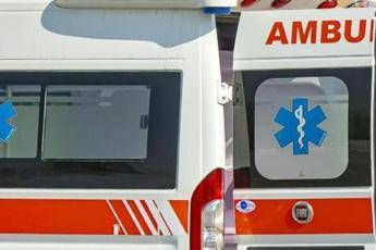 Napoli, cade dal tetto di un capannone: muore operaio di 63 anni