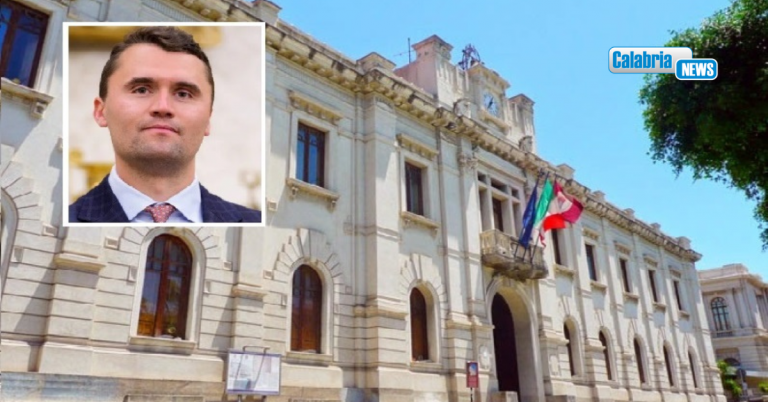 Reggio Calabria, No a minuto di silenzio per Charlie Kirk: polemiche in Consiglio comunale