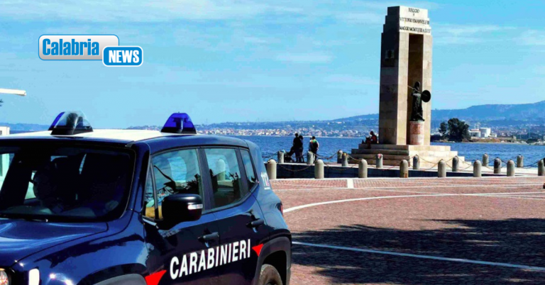 Reggio Calabria, getta dal balcone il borsello con 150 grammi di cocaina già in dosi: arrestato