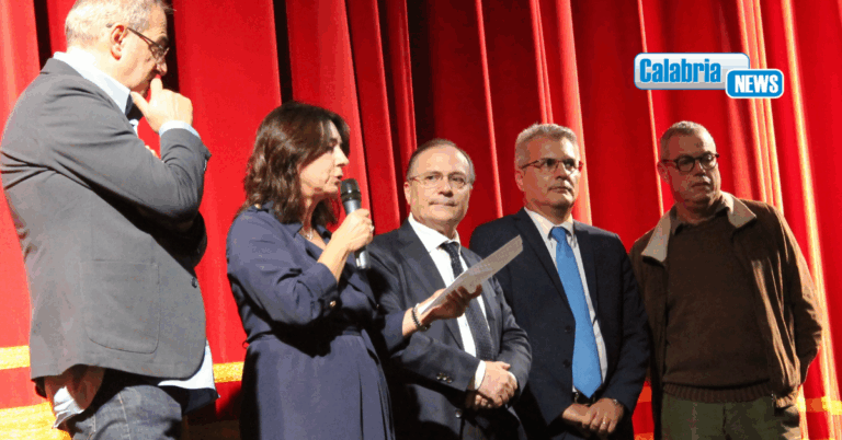 “Macbeth” oscuro e Magnetico: a Lamezia Terme trionfo della Prima Nazionale per AMA Calabria