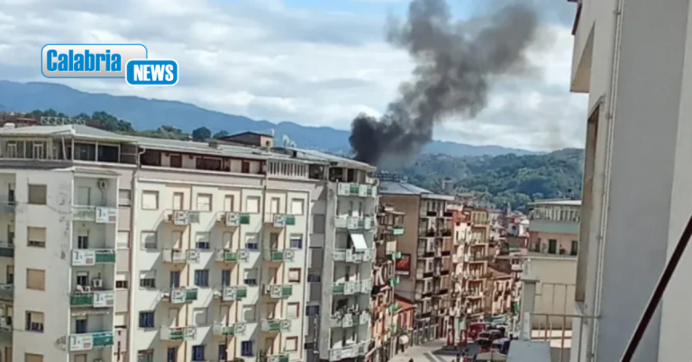 Incendio per cause accidentali in appartamento a Cosenza: 10 intossicati, tre in pronto soccorso
