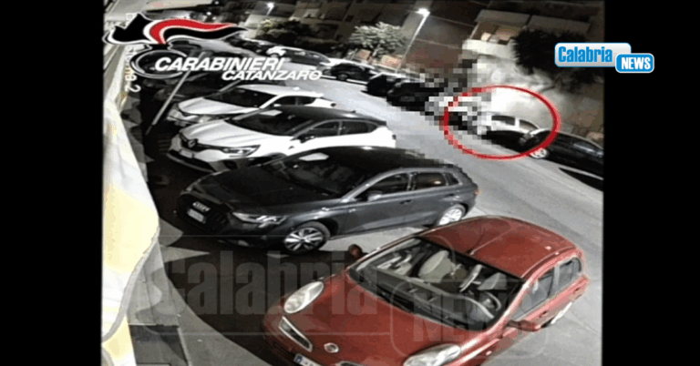 VIDEO-Lamezia: furti, danneggiamenti e incendio di auto in sosta in pieno centro: 17enne arrestato