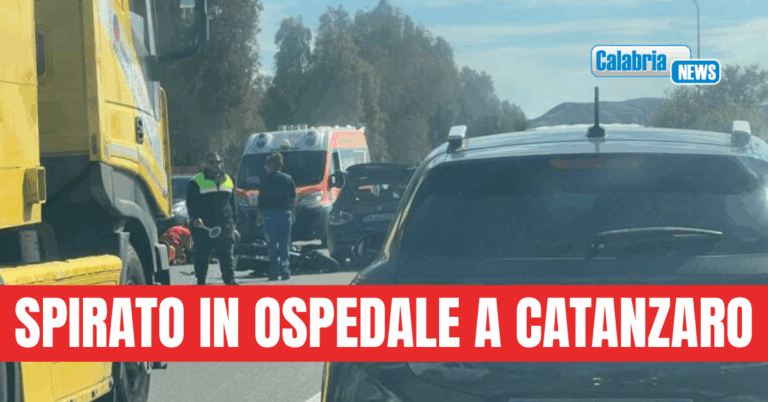 Crotone, impatto moto-auto sulla SS106: muore centauro di 19 anni