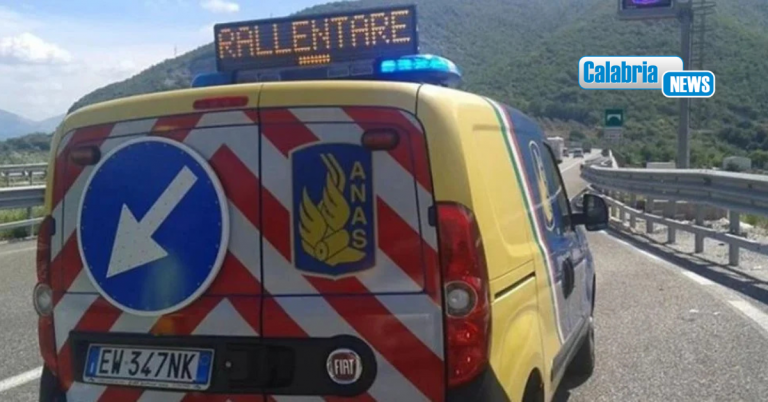Impatto tra due veicoli sulla SS 18 a Fiumefreddo Bruzio: tre persone rimaste ferite