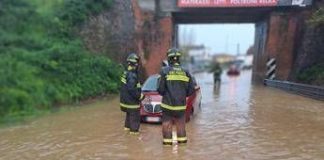 Maltempo in Toscana, a Pistoia evacuata una scuola e salvate due persone intrappolate in auto