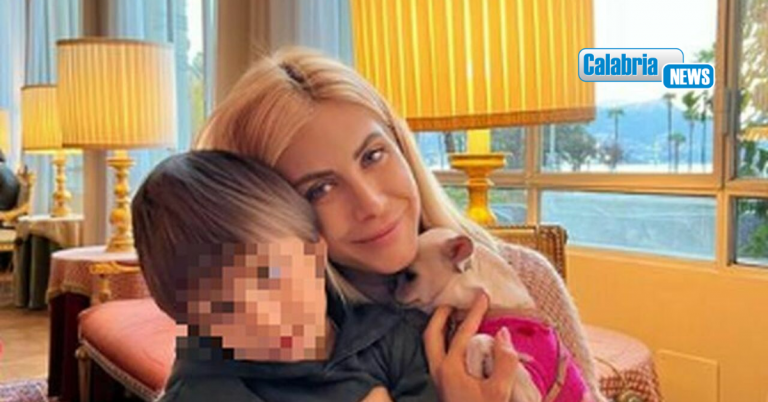La showgirl calabrese Paola Caruso ospite oggi a Verissimo: la lotta del figlio Michele