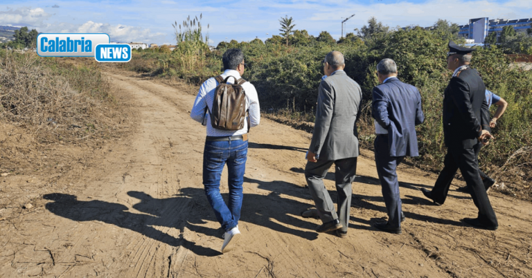 FOTO-Lamezia, sopralluogo nell’area di Scordovillo per avvio interventi bonifica campo Rom