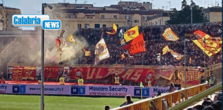 Aggredisce e minaccia calciatore Catanzaro che non gli ha dato la maglietta: Daspo di 5 anni a tifoso