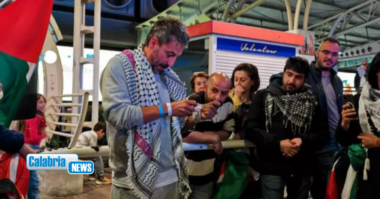 Rientrato attivista fermato con Flotilla bis, Vincenzo Fullone accolto all’aeroporto di Lamezia