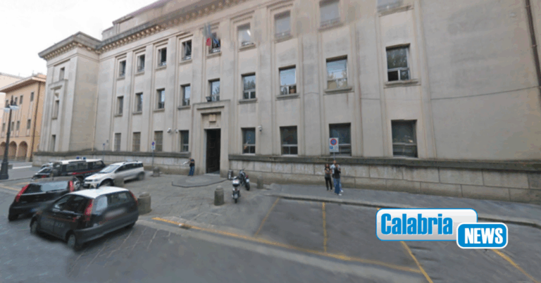 Pratiche ‘facilitate’ all’Inail di Vibo in cambio di soldi o benefici: chiesto il processo per 15 persone