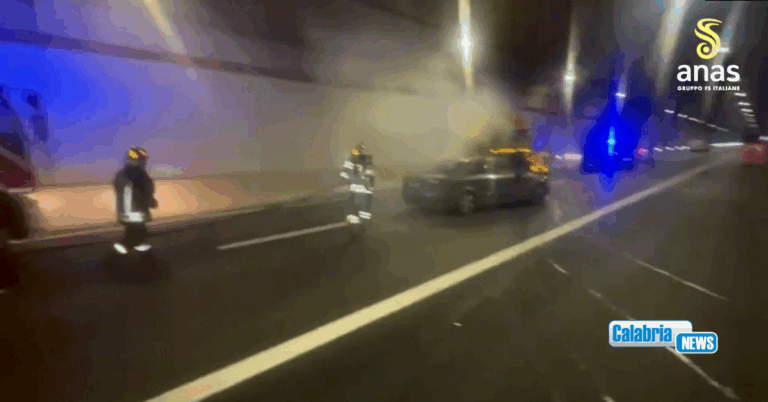 VIDEO-Nel Cosentino esercitazione notturna nella galleria “Colle Trodo” dell’A2 del Mediterraneo,