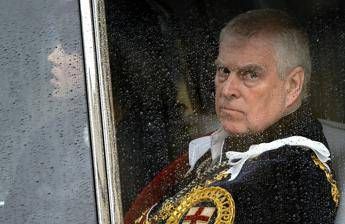 Andrea sfrattato da Windsor ma il trasloco costa troppo, tarda il trasferimento a Sandringham