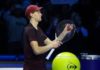 Atp Finals, Sinner serve troppo forte e… rompe la racchetta contro Shelton