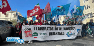 Catanzaro, corteo lavoratori Telecontact Center contro la cessione azienda