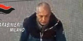 Donna accoltellata a Milano, 59enne confessa: “Scelto luogo simbolo del potere economico”