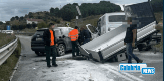 San Marco Argentano, scontro frontale tra camion e auto: un morto e un ferito grave