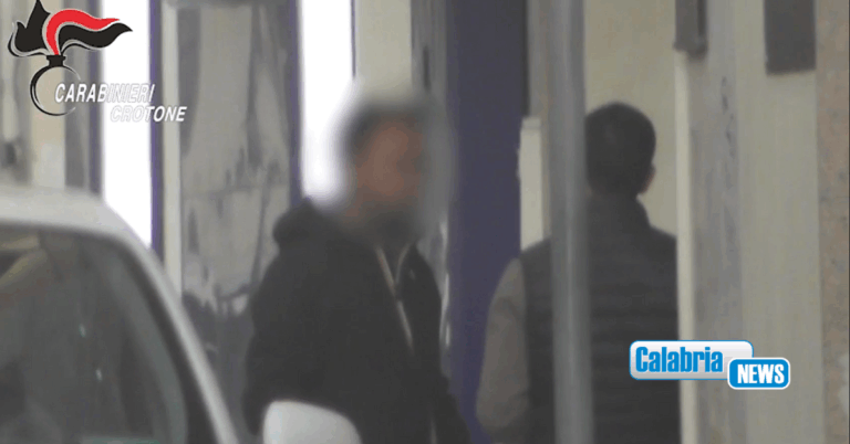 VIDEO-Crotone, sviluppi inchiesta formazione scolastica: un arresto e 2 misure interdittive