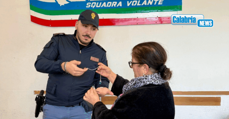 Crotone, pizzicato e denunciato l’autore del furto in gioielleria: refurtiva restituita