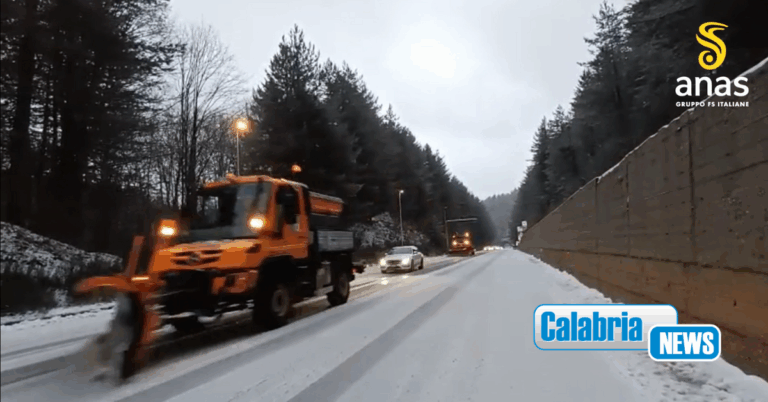 VIDEO-Prime copiose nevicate in Calabria: Interventi Anas sulle statali cosentine