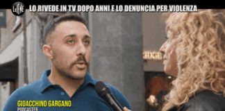 Podcaster denunciato per violenza sessuale, la madre della ragazza: “Prove in procura”