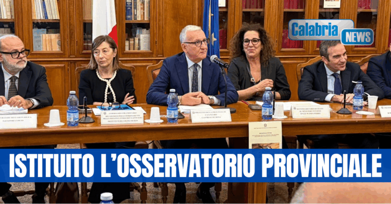 Prevenzione e contrasto usura ed estorsioni: siglato Protocollo d’intesa in Prefettura Catanzaro