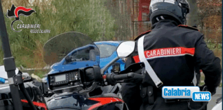 Sferra fendente al collo dopo lite in un bar: 47enne arrestato per tentato omicidio nel reggino