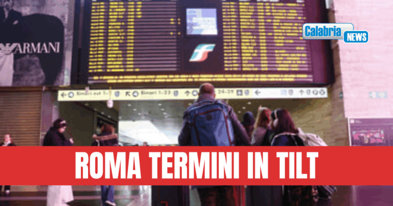 In mezza Italia è caos treni dopo l’incidente a Praia a Mare: ritardi fino a 6 ore